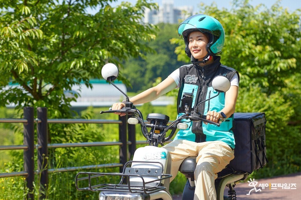 ▲ 우아한청년들은 폭염으로부터 라이더를 보호하기 위해 물품지원·폭염쉼터 제공·안전교육 등 다양한 지원정책을 펼치고 있다. ⓒ 우아한청년들