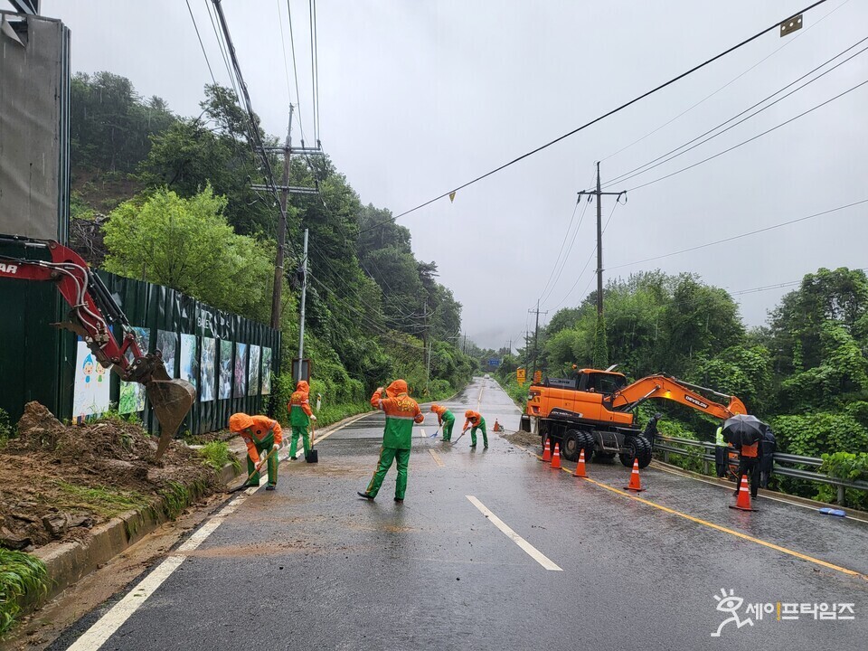 ▲ 경기 양평 지역자율방범재단 방재활동을 하고 있다. ⓒ 양평군