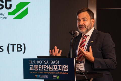 ▲ 마커스 외저 독일연방도로청 청장이 제7차 교통안전 심포니엄에서 발언하고 있다. ⓒ 한국교통안전공단