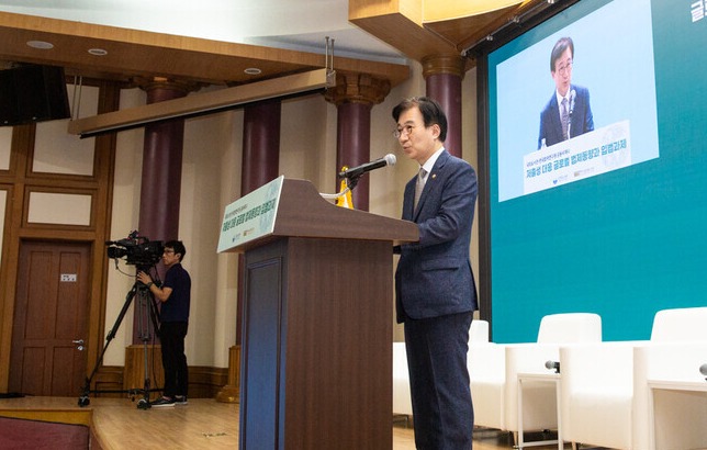 ▲ 이명우 국회도서관장이 저출생 대응 글로벌 법제동향과 입법과제 세미나에서 개회사를 하고 있다. ⓒ 국회도서관