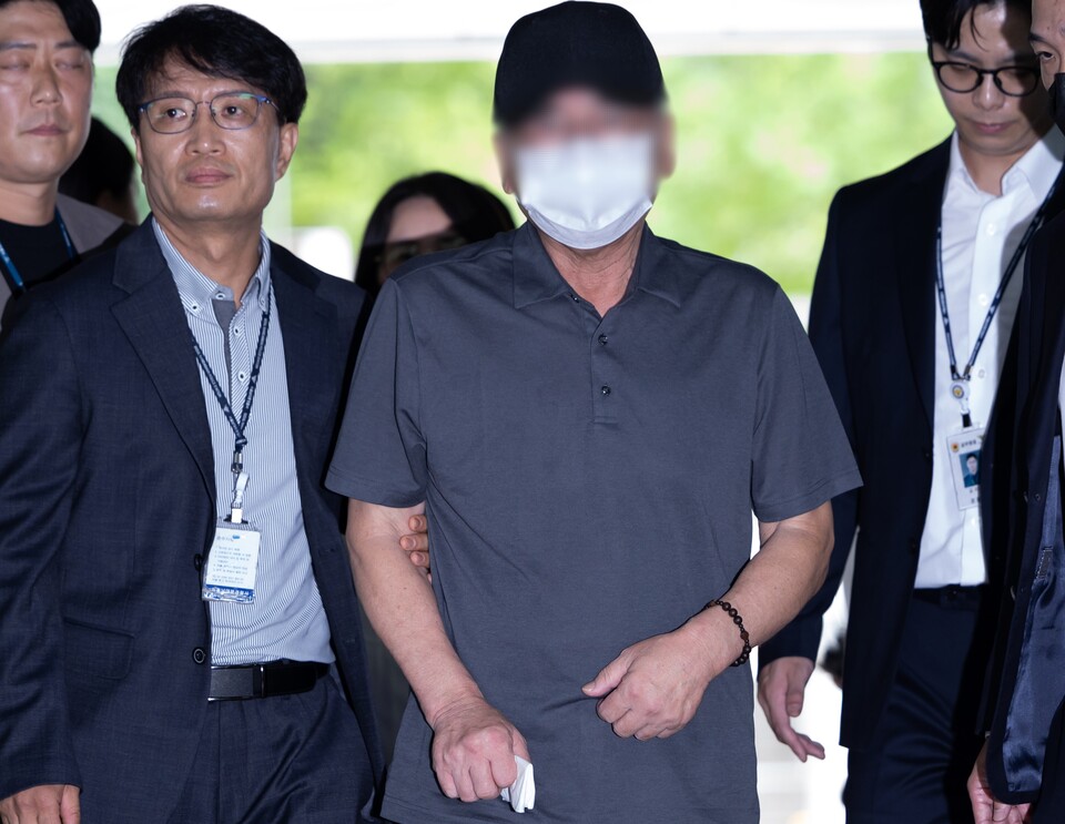 ▲ 30일 서울 시청역 역주행 사고 가해 차량 운전자 차모 씨가 구속 전 피의자 심문(영장실질심사)을 받기 위해 서울중앙지법에 들어서고 있다. ⓒ 연합뉴스