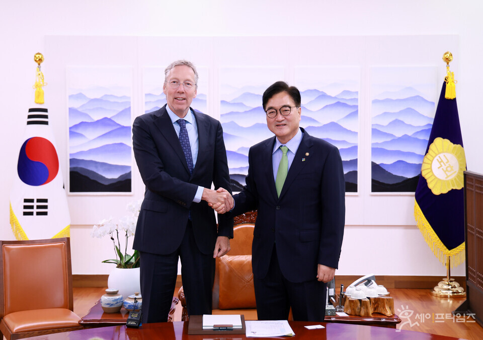 ▲ 우원식 국회의장이 반 데르 플리트 주한네덜란드대사를 접견하고 있다. ⓒ 국회