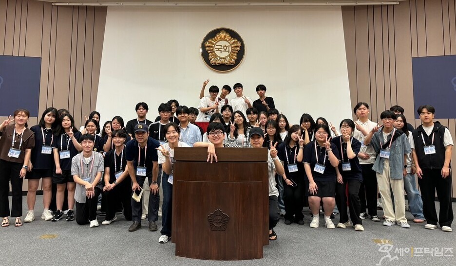 ▲ 국회 체험관 견학에 참석한 충북 청소년 40인의 모습이다. ⓒ 나승엽 기자