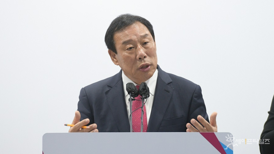 ▲ 최민호 세종시장이 정음실에서 기자회견을 하고 있다. ⓒ 세종시