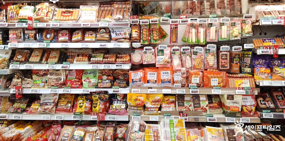 ▲ 대형마트에 가공식품들이 진열돼있다. ⓒ 김미영 기자