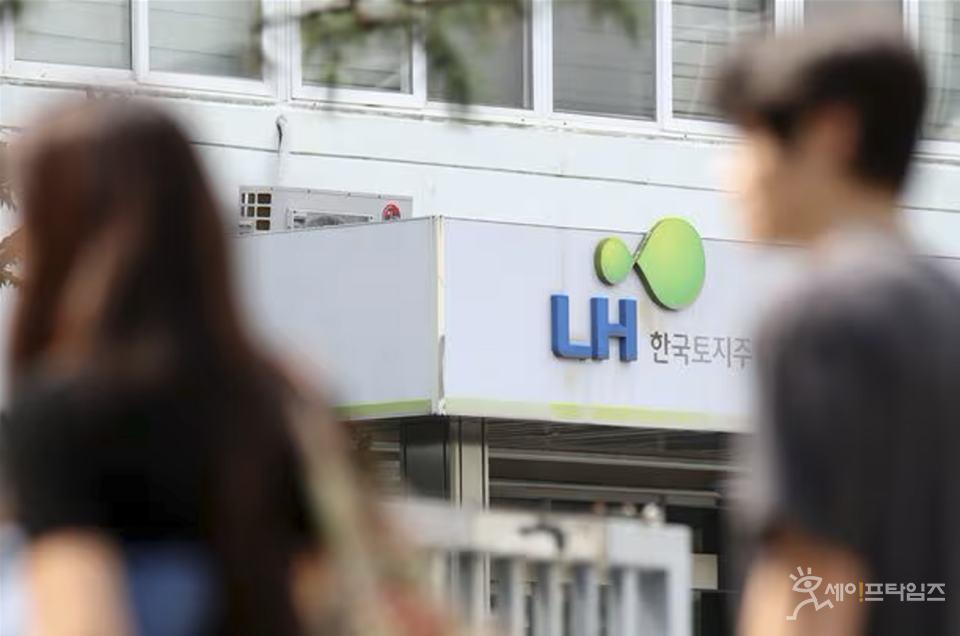 ▲ 아파트 부실 공사의 원인 가운데 하나로 지목됐던 한국토지주택공사와 전관 업체들 간 유착 의혹이 사실이란 정황이 드러났다. ⓒ 연합뉴스