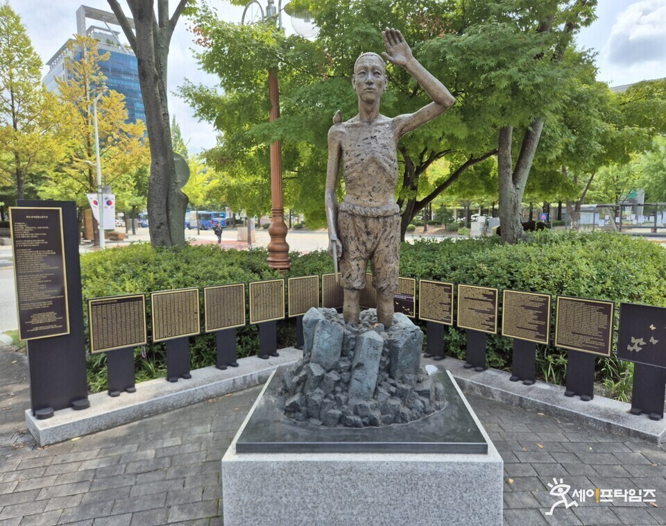  ▲ 일제감정기 어린 나이에 강제노역으로 고통받은 소년을 기리는 대전 강제징용노동자상. ⓒ 오선이 기자