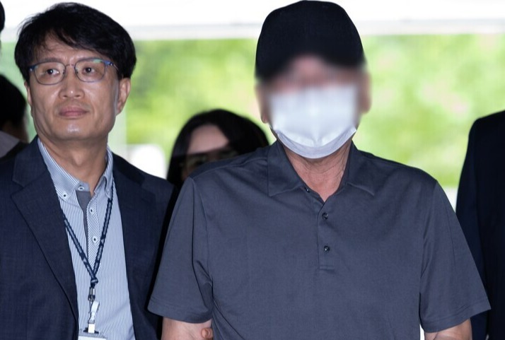 ▲ 지난달 30일 서울 시청역 역주행 사고 가해 차량 운전자 차모씨가 구속 전 피의자 심문(영장실질심사)을 받기 위해 서울중앙지법에 들어서고 있다. ⓒ 연합뉴스