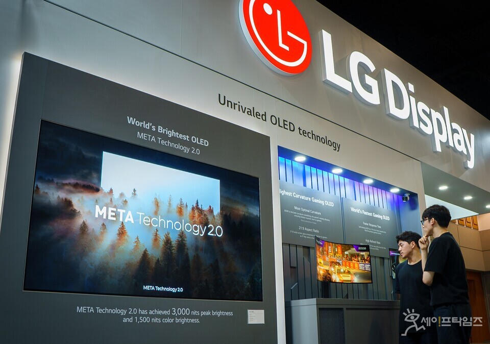 ▲ IMID2024에 전시된 OLED 패널. ⓒ LG디스플레이