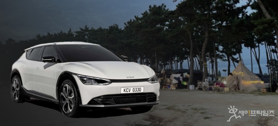 ▲ 25일 오후 7시 7분 강화군 화도면 동막해수욕장에서 60대 남성이 몰던 기아 EV6 전기차가 야영 구역에 설치된 텐트로 돌진했다. ⓒ 세이프타임즈