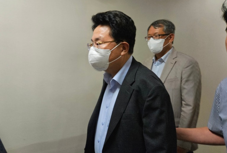 ▲ 박영민 영풍 석포제련소 대표이사가 대구지법 안동지원에서 구속 전 피의자 심문를 받기 위해 출석하고 있다. ⓒ 연합뉴스