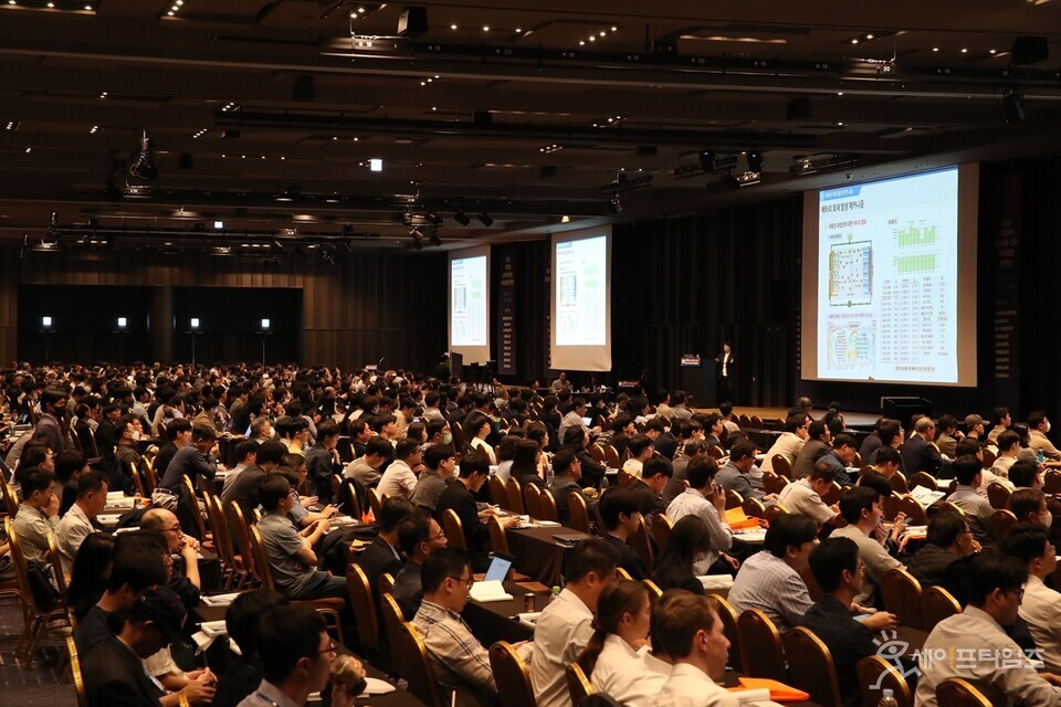 ▲ 2024 배터리코리아에 국내외 배터리 관련 기관 및 기업이 참여해 강연과 부스 전시가 진행됐다. ⓒ 배터리코리아