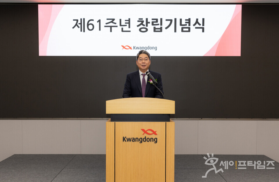 ▲ 최성원 광동제약 회장이 제61회 창립기념식에서 기념사를 하고 있다. ⓒ 광동제약