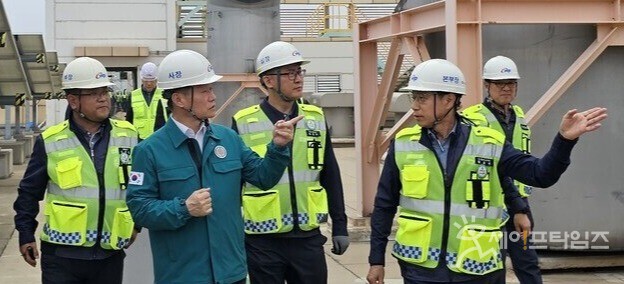 ▲ 이정복 한구서부발전 사장이 군산발전본부를 방문해 현장 점검했다. ⓒ 한국서부발전