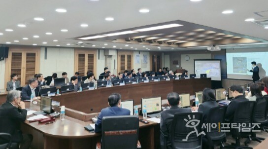 ▲ 인천시가 제1차 공공주택 통합심의위원회를 개최하고 있다. ⓒ 인천시