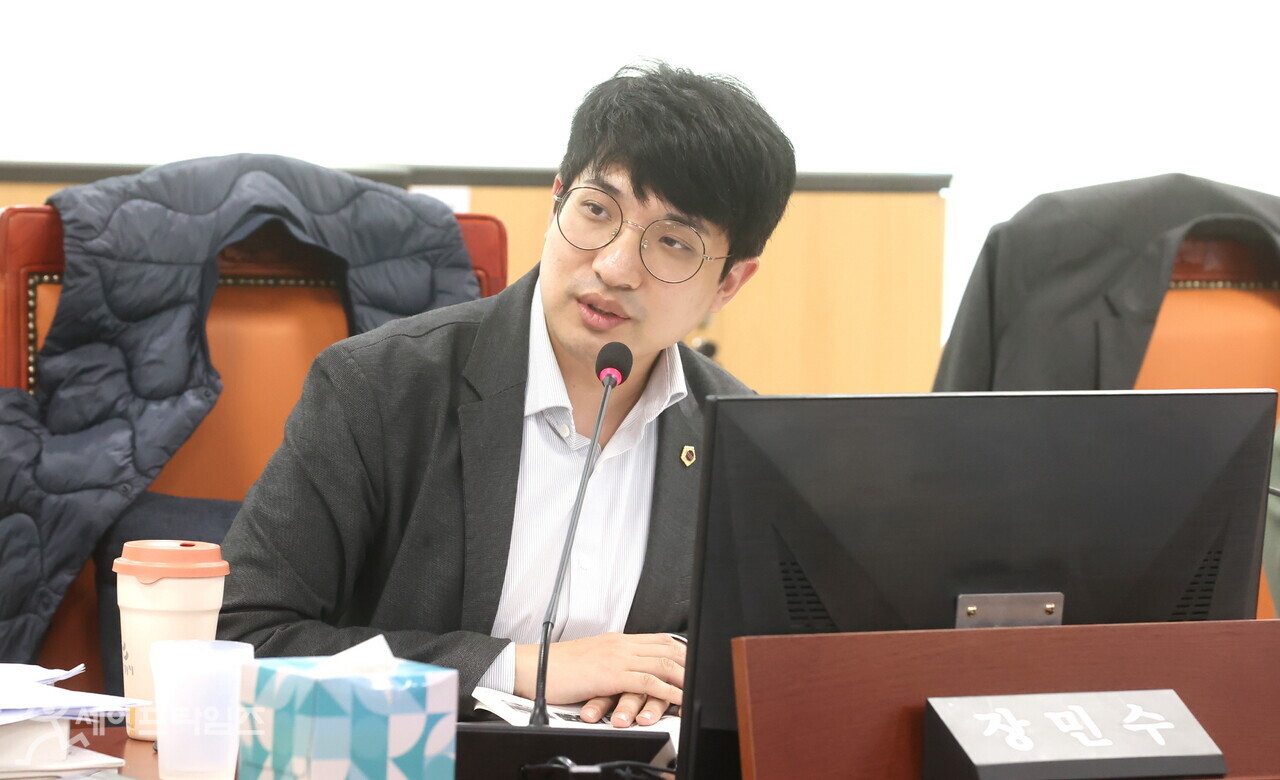 ▲ 장민수 의원이 경기도 여성비전센터 행정사무감사에서 사업 운영 실태를 지적했다. ⓒ 의원실