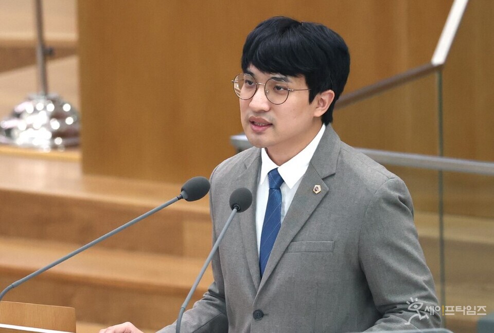 ▲ 장민수 경기도의회 의원이 29일 정례회 자유발언을 통해 전기차 화재 안전 대책 마련을 촉구하고 있다. ⓒ 경기도의회