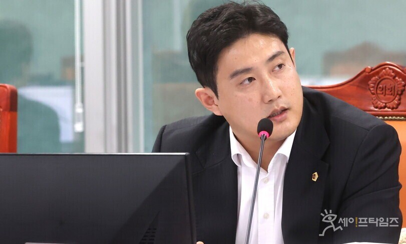 ▲ 이상원 경기도의원이 순세계잉여금을 활용한 채무 상환과 재정 건전성 확보를 촉구하고 있다. ⓒ 의원실