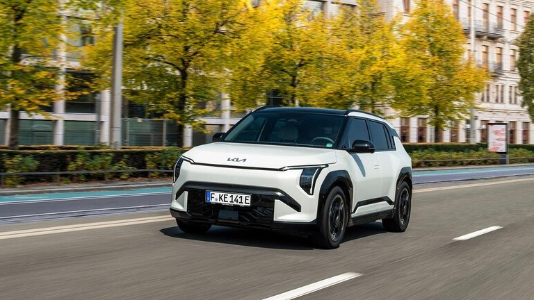  ▲ 2024년 자동차안전도평가 1등급을 획득한 기아 EV3. ⓒ 기아