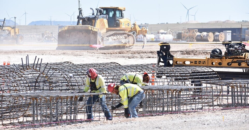 ▲ 건설 노동자들이 선지아 프로젝트 공사를 하고 있다. ⓒ Pattern Energy