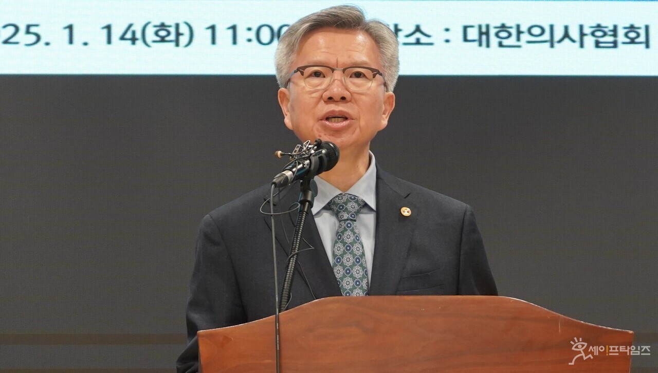 ▲ 김택우 대한의사협회 신임 회장이 14일 취임사를 연설하고 있다. ⓒ 의협