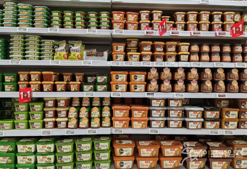 ▲ 대형마트에 다양한 장류제품들이 진열돼 있다. ⓒ 세이프타임즈 김미영 기자