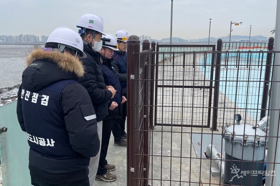 ▲ 경기 시흥도시공사가 설 연휴대비 합동점검을 시행하고 있다. ⓒ 시흥도시공사