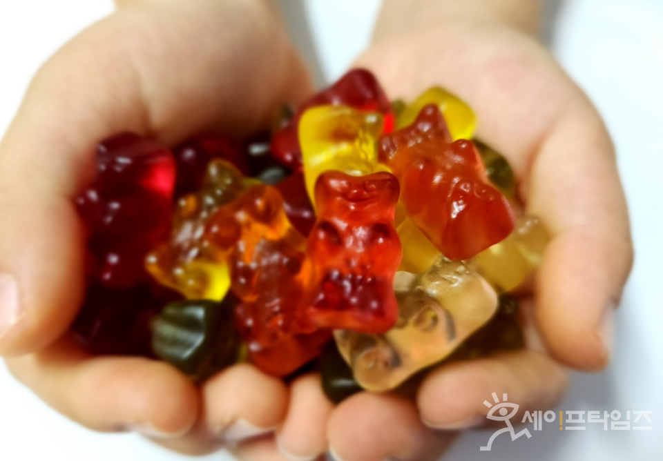 ▲ 식품의약품안전처가 해외직구식품 중 마약류 함유가 의심되는 젤리·사탕 등 기호식품에 대해 구매검사를 한다. ⓒ 세이프타임즈