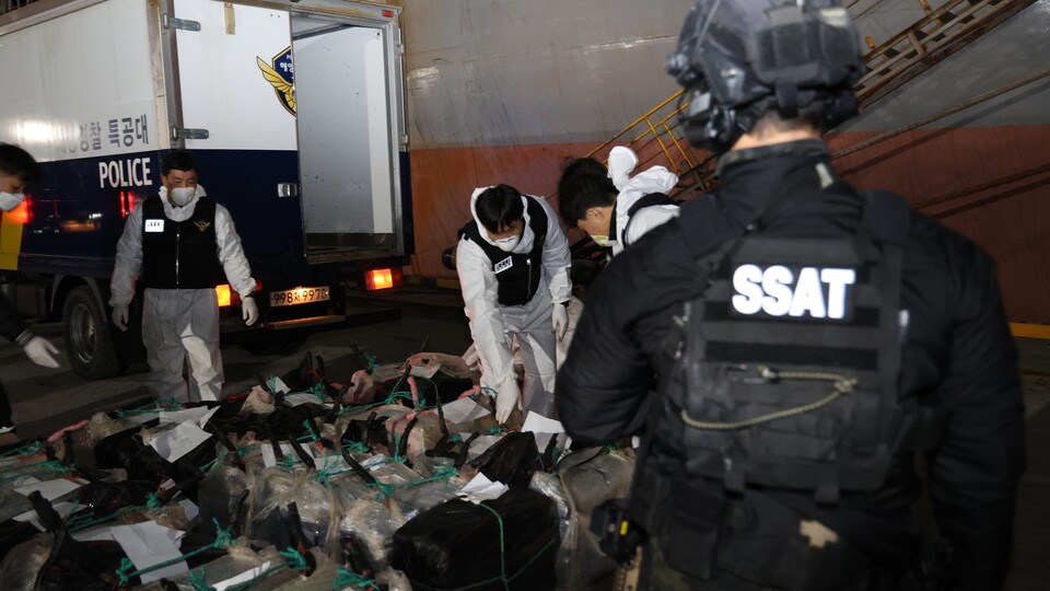 ▲ 해경은 지난 2일 강릉 옥계항에서 코카인 2톤 밀반입 시도를 차단했다. ⓒ 동해해양경찰청