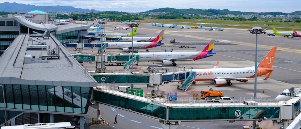 ▲ 한국공항공사가 운영하는 김포국제공항에 여객기가 나란히 주기해있다. ⓒ 한국공항공사