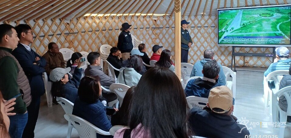 ▲ 한-몽 그린벨트 사업단(단장 이종근)은 14일 몽골 테를지 국립공원에 조성한 '민관협력 참여숲'에서 아시아산림협력기구(AFoCO) 제12차 총회를 개최하고 있다. ⓒ 산림청