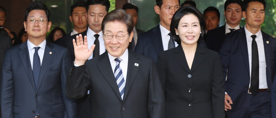 ▲ 이재명 대통령이 4일 인천 계양구 사저에서 서울 동작구 국립현충원으로 출발하고 있다. ⓒ 연합뉴스