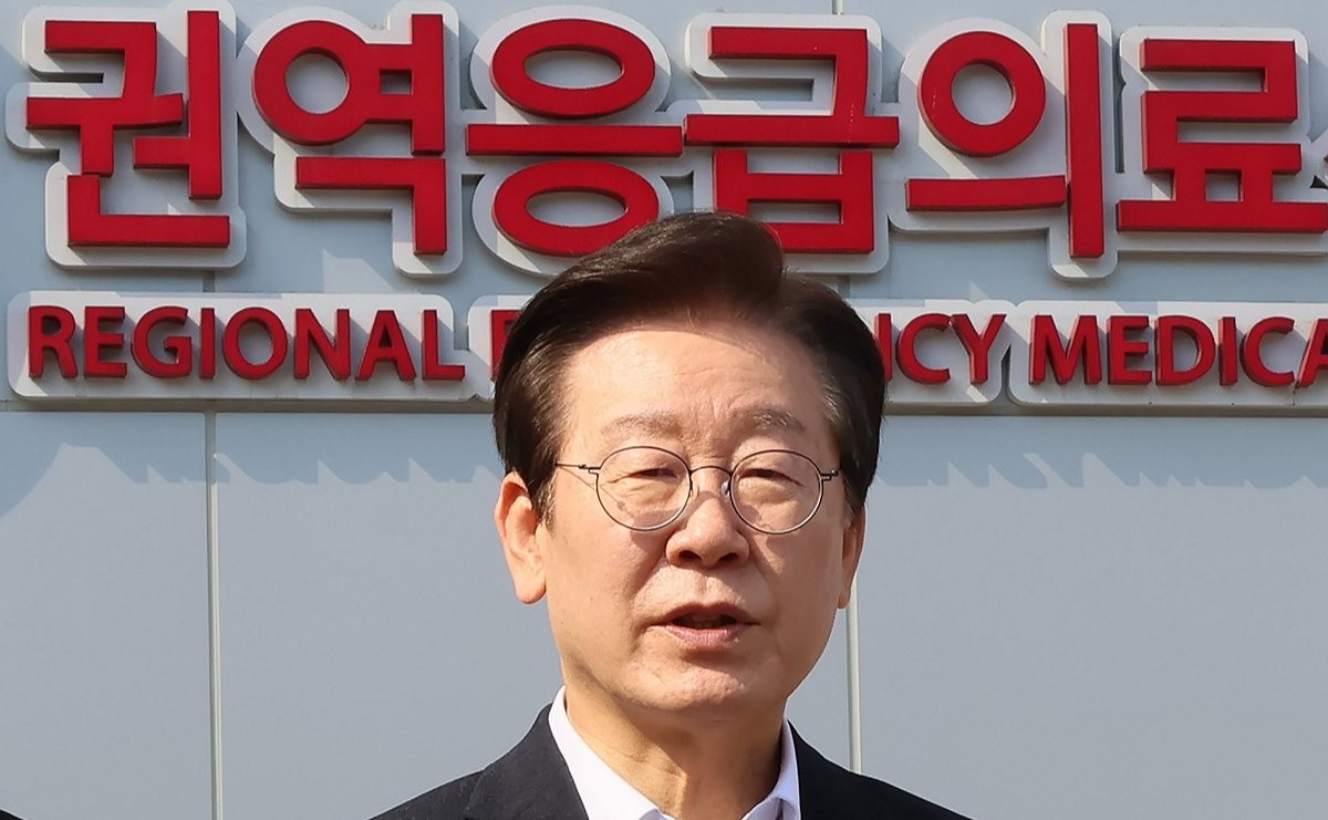 ▲ 이재명 대통령이 지난해 서울 성북구 고대 안암병원에서 취재진 질문에 답하고 있다. ⓒ 연합뉴스