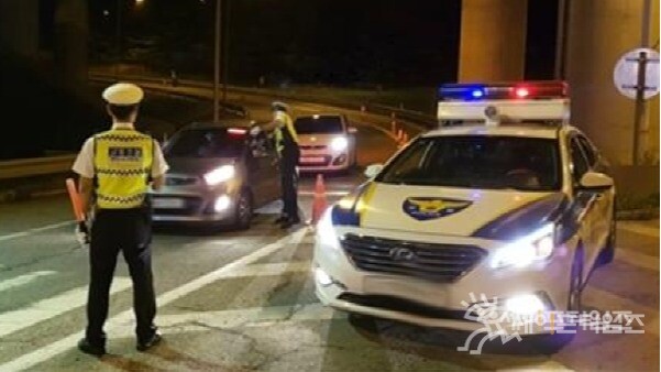 ▲ 경찰이 음주운전 단속을 하고 있다. ⓒ 세이프타임즈