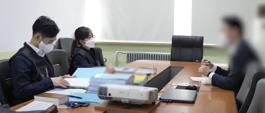 ▲ 근로감독관이 휴게시간 미준수 신고가 접수된 사업장에서 근로감독을 하고 있다. ⓒ 고용노동부 유튜브