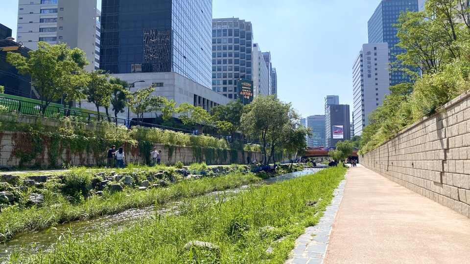 ▲ 서울 청계천에 한낮 뜨거운 햇볕이 내리쬐고 있다. ⓒ 최대성 기자