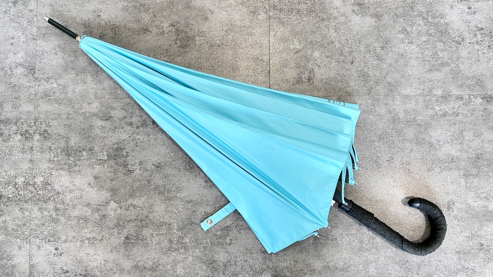 ▲ 기자가 한 달 동안 사용한 양산. 외부가 밝은 제품으로 골랐다. ⓒ 최대성 기자