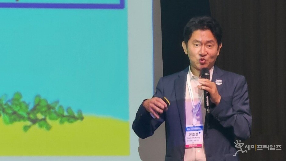 ▲ 윤호성 경북대 교수가 제6회 인천국제해양포럼에서 블루카본을 위한 개정 절차를 설명하고 있다. ⓒ 김남겸 기자