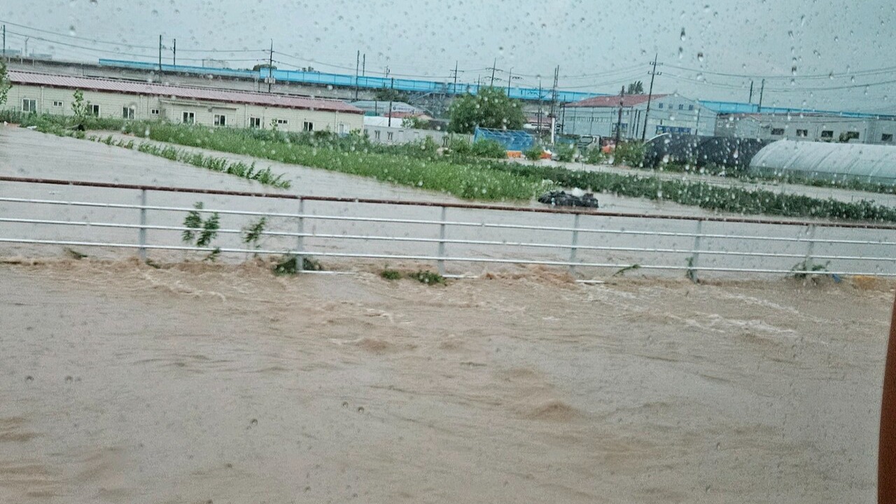 ▲ 천안·아산의 한 도로. 평소 20분 걸리는 거리가 1시간 40분 정도 걸렸다. ⓒ 세이프타임즈