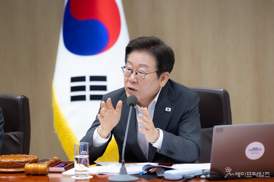 ▲ 이재명 대통령이 국무회의에서 "산재 사망 근절의 원년으로 만들어달라"고 주문하고 있다. ⓒ 이재명 대통령 페이스북