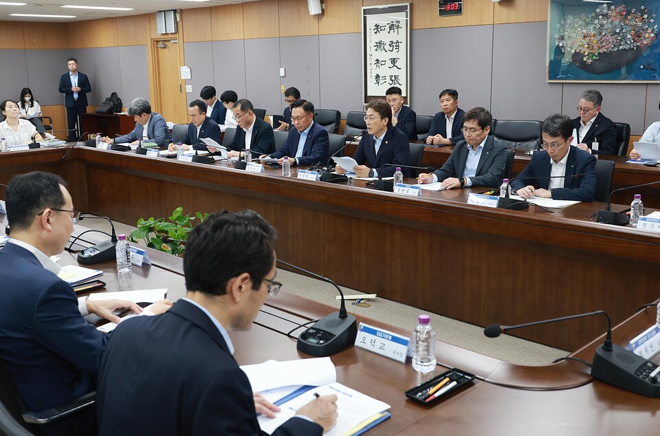 ▲ 권대영 금융위원회 부위원장이 19일 서울 종로구 정부서울청사에서 열린 중대재해 관련 금융부문 대응 간담회에서 발언하고 있다. ⓒ 금융위원회