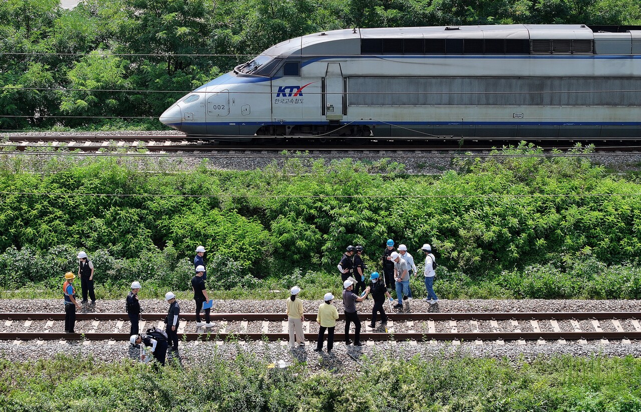 ▲ 19일 경북 청도 열차 사고로 노동자 2명이 사망하고 5명이 중·경상을 입었다. 고용노동부와 경찰이 수사에 착수했고 코레일도 자체 조사에 들어갔다. ⓒ 연합뉴스