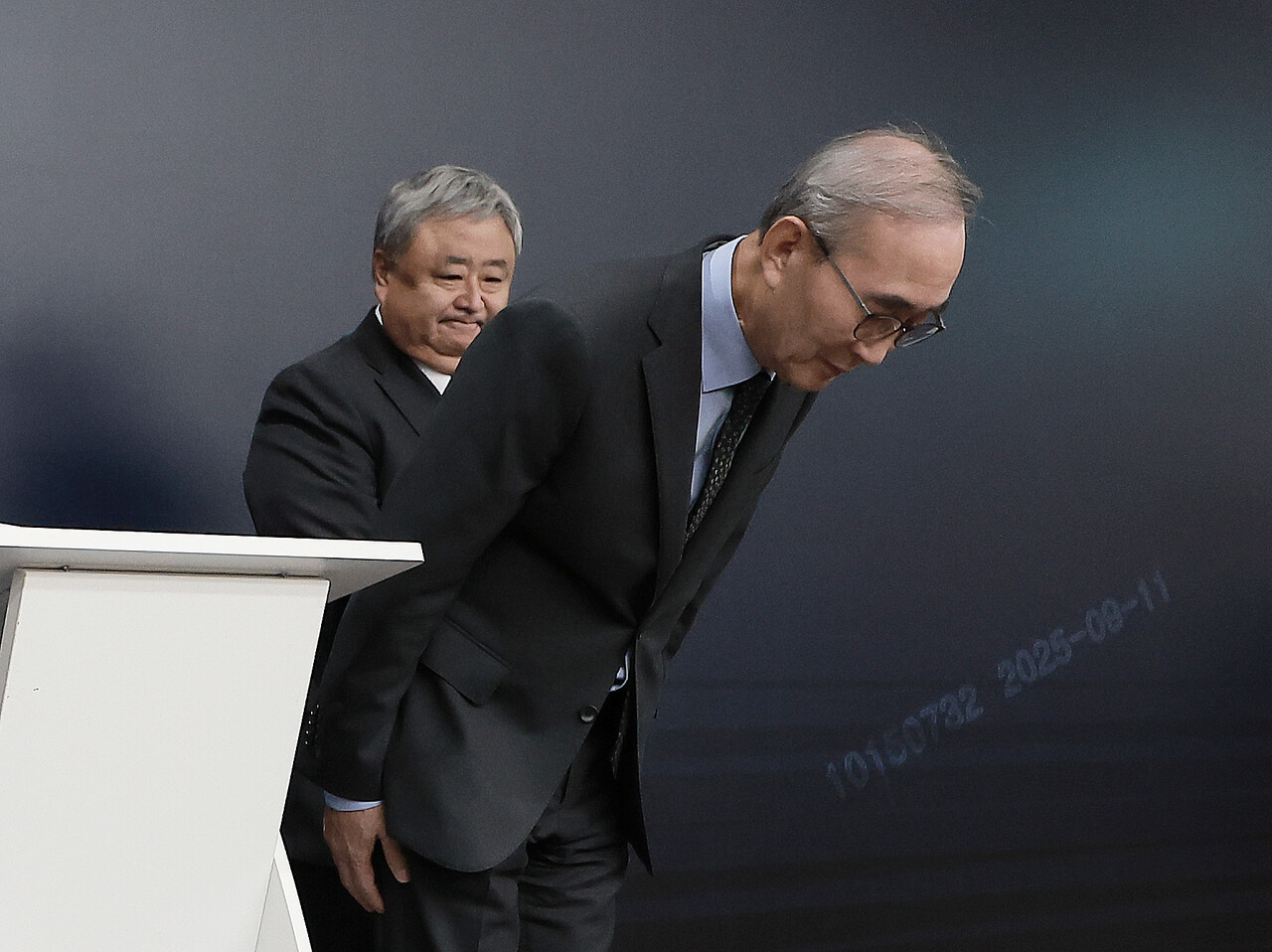 ▲ 김영섭 KT 대표가 개인정보침해 사태 건에 대해 사과하고 있다. ⓒ 연합뉴스