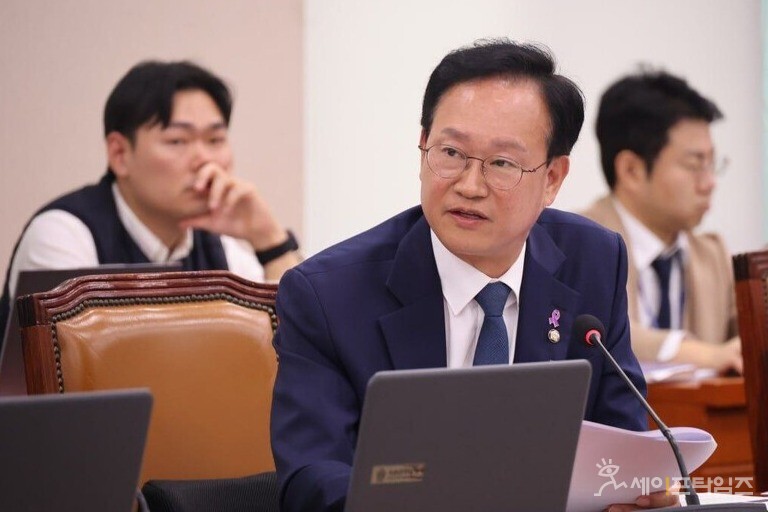 ▲ 송재봉 의원이 '픽시 자전거' 등 제동장치가 없는 위험한 형태의 자전거 운행을 막고 불법 개조를 규제하는 법안을 발의했다. ⓒ 의원실