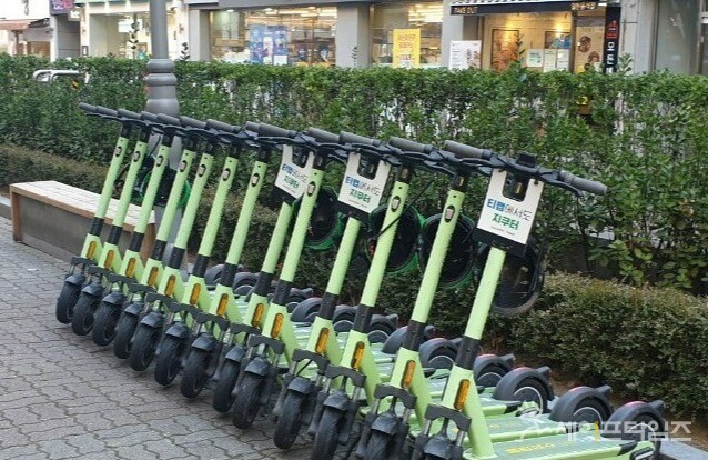 ▲ 딸을 지키려다가 킥보드 사고로 엄마가 중태에 빠진 것과 관련해 대여업체가 무면허 방조죄로 처벌받아도 솜방망이에 그칠 것으로 예상된다. ⓒ 세이프타임즈