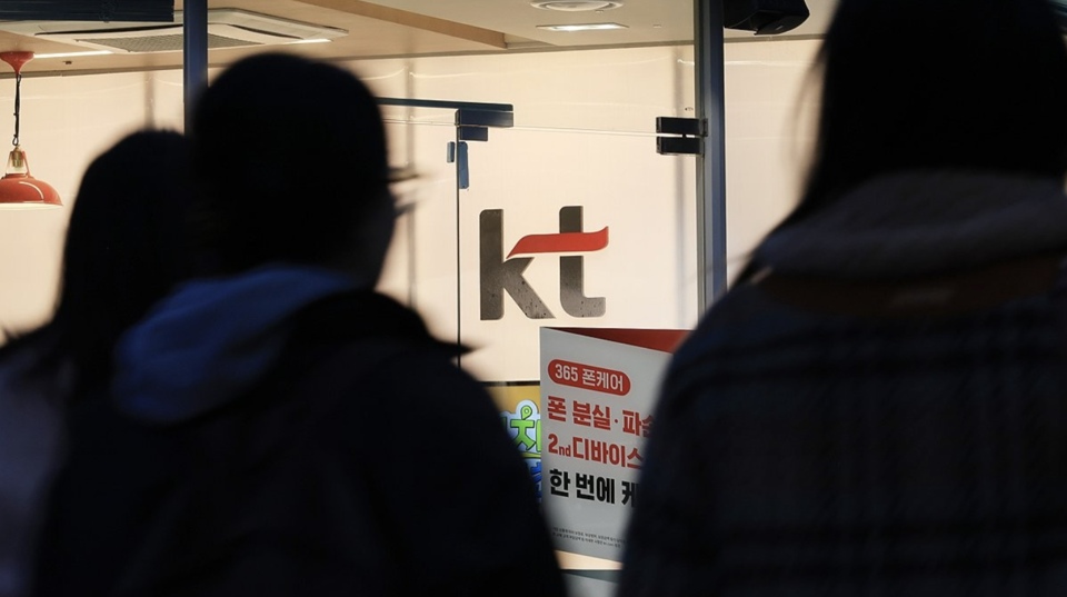 ▲ KT가 오는 5일 부터 순차적으로 전 가입자를 대상으로 무상 유심 교체를 시행한다. ⓒ 연합뉴스